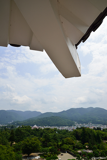 天守閣からの風景。中央手前の山が小田山。会津戦争時、新政府軍はあの小田山からアームストロング砲で、この鶴ヶ城を攻撃した。　Nikon D610 + AT-X 24-70 F2.8 PRO FX