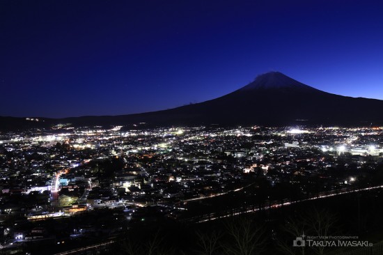 山梨側から南向きに富士山を撮影