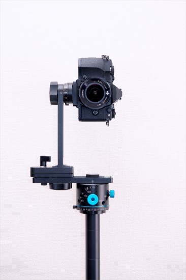 パノラマ雲台にカメラを装着した図