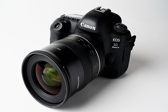 Canon EOS 5D MarkⅣに装着した様子