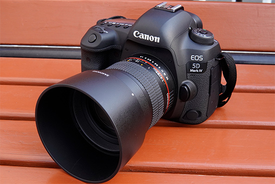 Canon EOS 5D MarkⅣに装着した様子