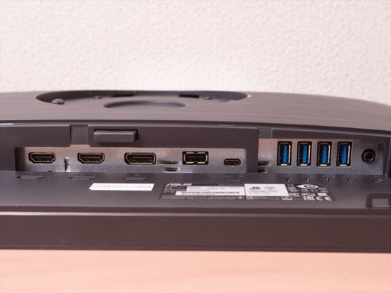 電源供給可能なUSB Type-C端子の搭載がポイント。ノートパソコンの電源ケーブルが減らせてスマートになる。