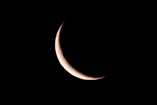 写真７では満月に見えるが、実際の月はこんな感じ